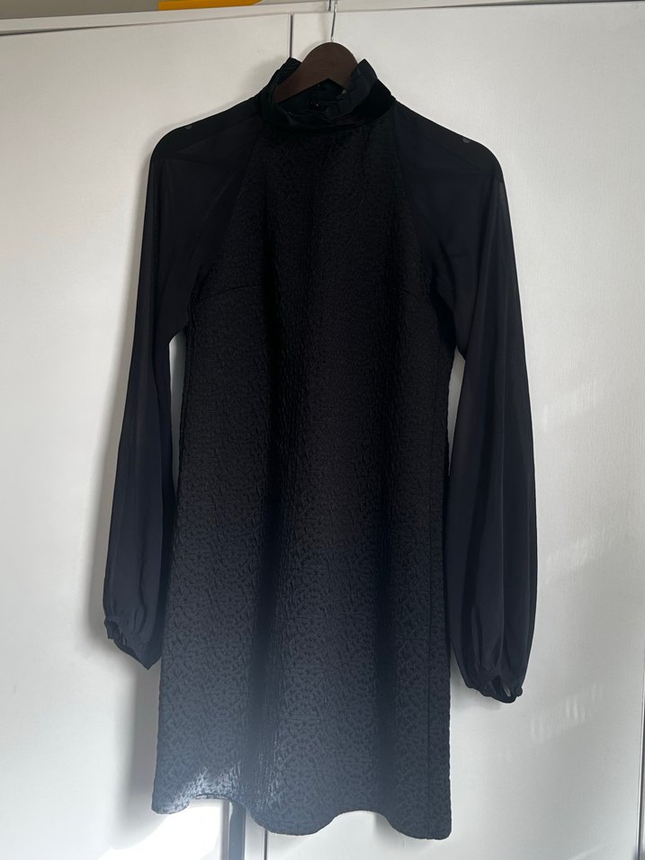 Uzun Kollu, Yüksek Yakalı Siyah Midi Elbise - Görsel 3