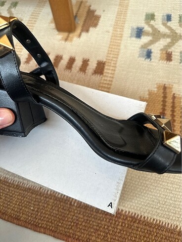 Topuklu sandalet zımba detaylı - Görsel 6