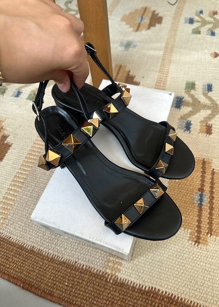 Topuklu sandalet zımba detaylı - Görsel 3