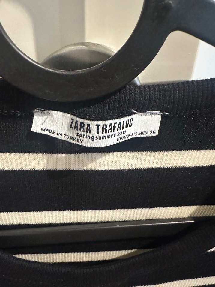 Zara Siyah Beyaz Çizgili Fırfırlı Midi Elbise - Görsel 2