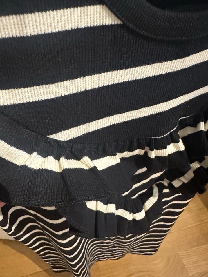 Zara Siyah Beyaz Çizgili Fırfırlı Midi Elbise - Görsel 3