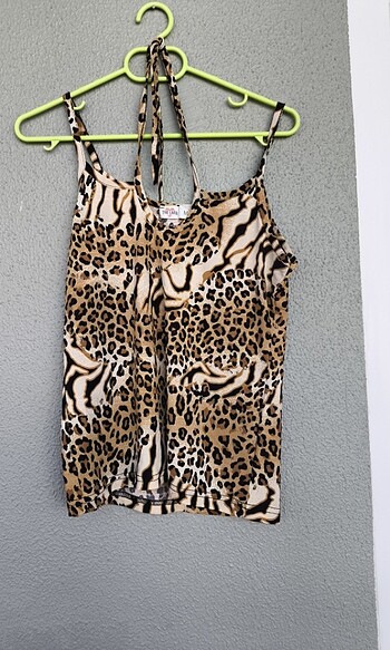 Leopar desenli askılı üst