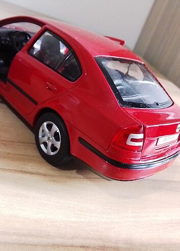 Beden 1:24 ölçekli Weely lisanslı Skoda Octavia marka otomobil
