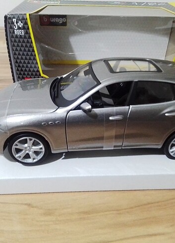  Beden 1:24 ölçekli Burago lisanslı Maserati Levante marka metal otomob