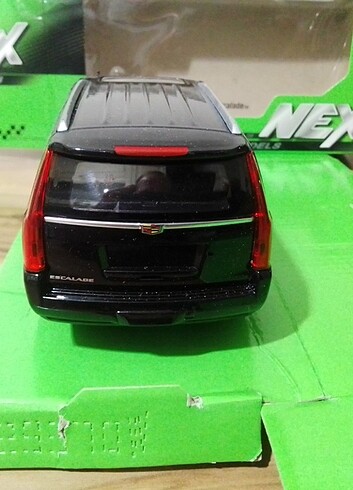  1.27 ölçekli Weely lisanslı Cadillac Escalade marka metal Jeep 