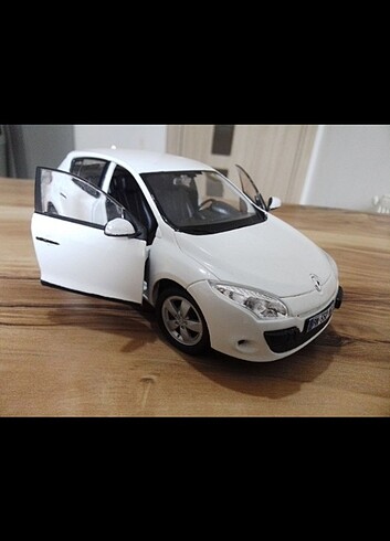 1:24 ölçekli Weely lisanslı Renault Megane marka otomobil 