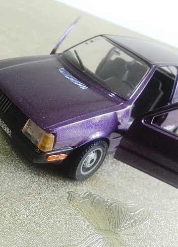 Beden 1:25 ölçekli Fiat UNO marka metal otomobil