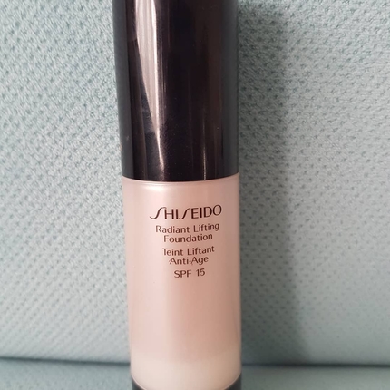 Shiseido Radiant Lifting Fondöten