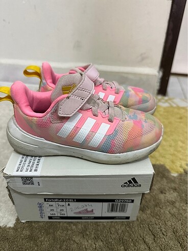 Adidas spor ayakkabısı