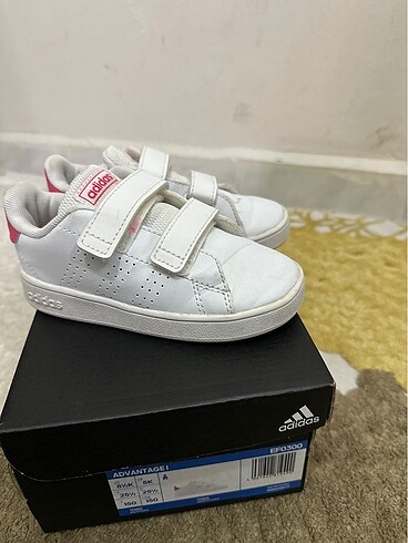 Adidas spor ayakkabısı