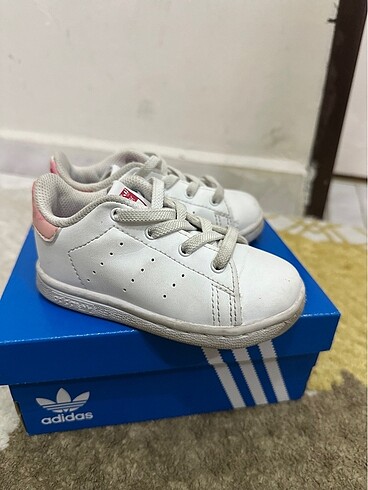 Adidas spor ayakkabısı
