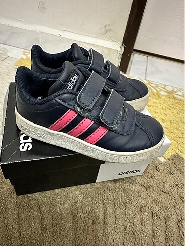Adidas spor ayakkabısı
