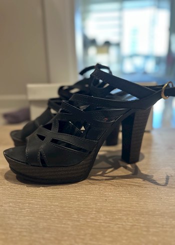 Marjin Siyah Bantlı Platform Topuklu Kadın Ayakkabı - Görsel 3