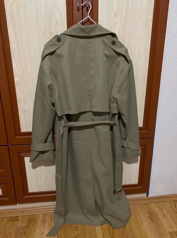 Stradivarius dökümlü Uzun Trençkot - Görsel 3