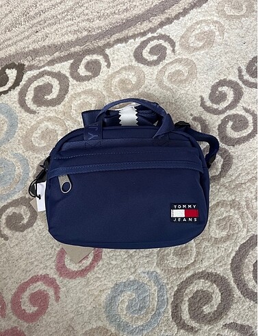 Tommy hilfiger çanta