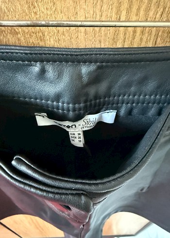 Kadın Siyah Deri Kısa Şort - Görsel 2