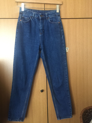 MOM JEAN