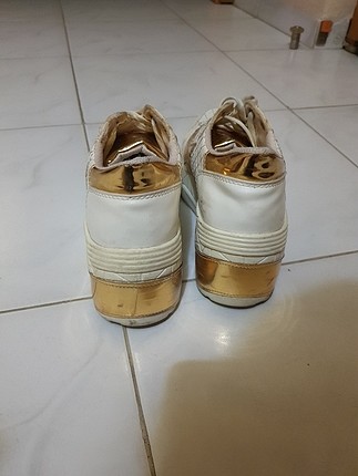 37 Beden beyaz Renk Altın yaldızlı spor ayakkabı