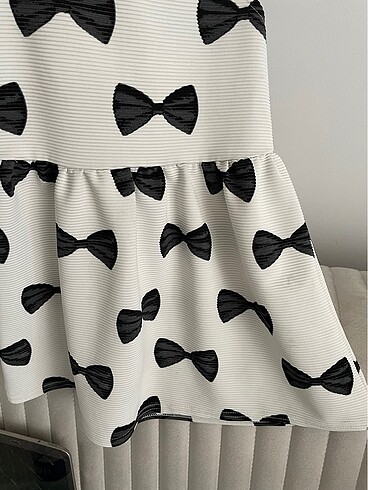 H&M Fiyonklu elbise