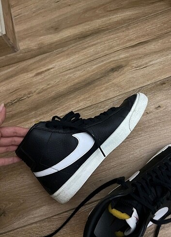 42 Beden siyah Renk Nike orjinal