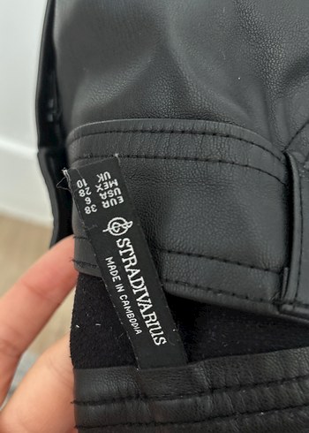 Stradivarius Kadın Siyah Deri Dar Kesim Pantolon