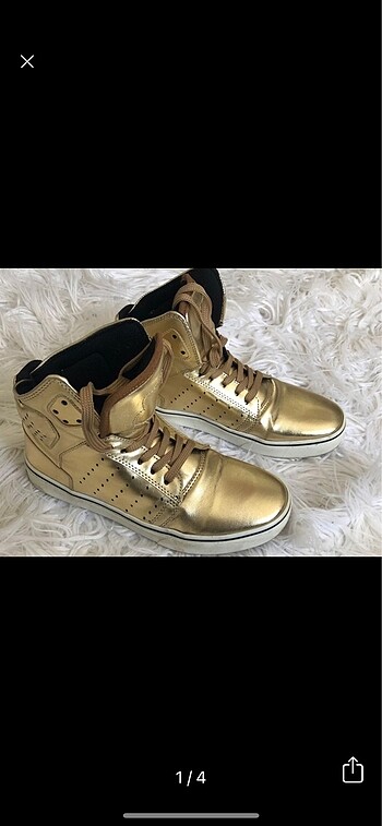 Gold sneaker