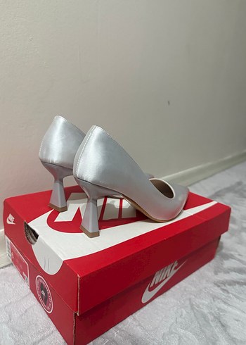 Gri Saten Stiletto Topuklu Kadın Ayakkabı - Görsel 3