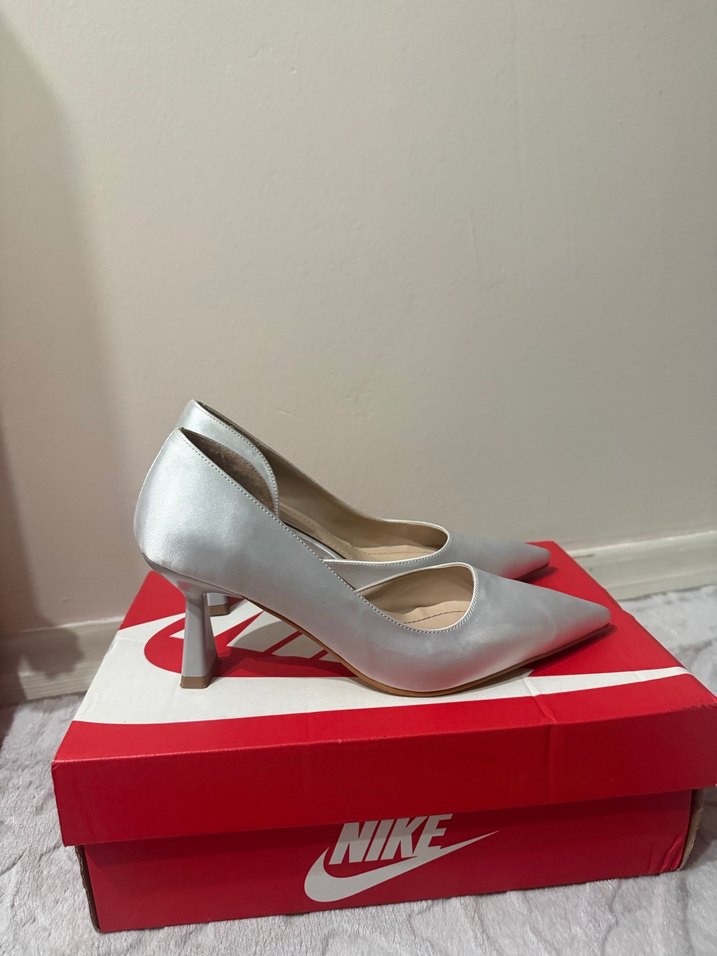 Gri Saten Stiletto Topuklu Kadın Ayakkabı - Görsel 2