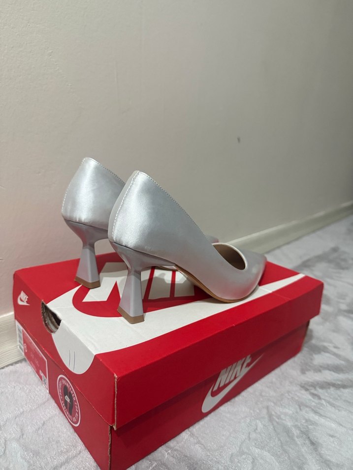 Gri Saten Stiletto Topuklu Kadın Ayakkabı - Görsel 3