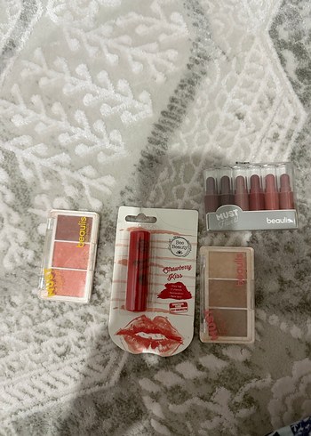 Kırmızı Renkli Hafif Tonlu Ruj Seti - Görsel 2
