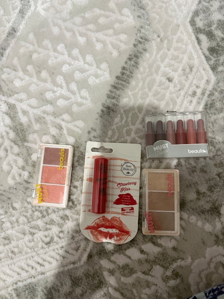 Kırmızı Renkli Hafif Tonlu Ruj Seti - Görsel 2