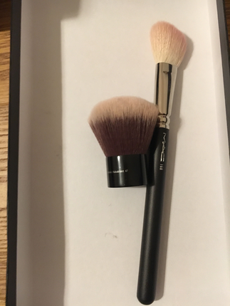 MAC 1 adet mac fırça 1 adet sephora kabuki fırça