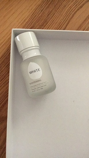 universal Beden Miniso white serum