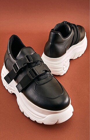 Siyah sneakers