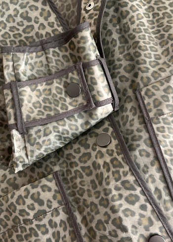 Gri Leopar Desenli Midi Kadın yağmurluk - Görsel 3
