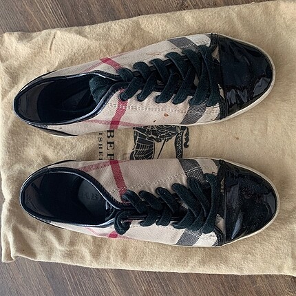 Burberry marka ayakkabı