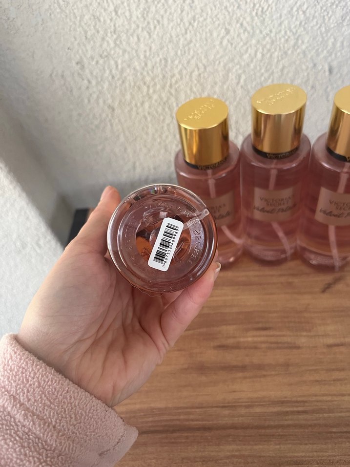 Victoria's Secret Velvet Petals Kadın Parfümü - Görsel 2