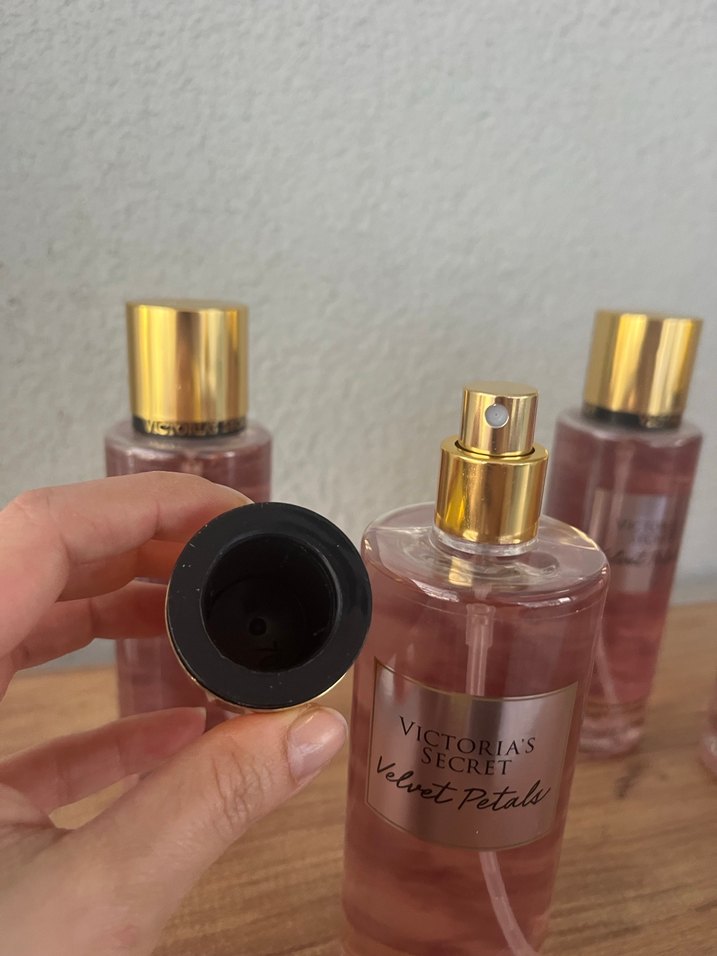 Victoria's Secret Velvet Petals Kadın Parfümü - Görsel 3