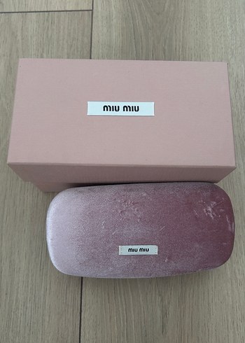 Miu Miu Miu Miu Parlak Kadın Güneş Gözlüğü
