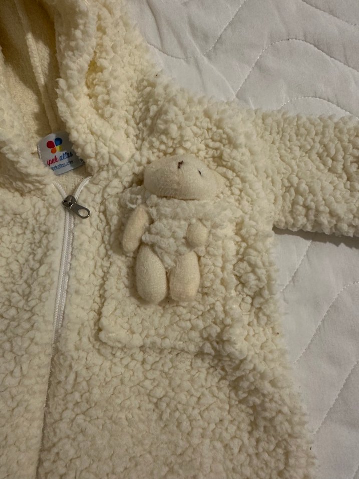 Beyaz Peluş Bebek Tulumu Ayıcık Detaylı - Görsel 3