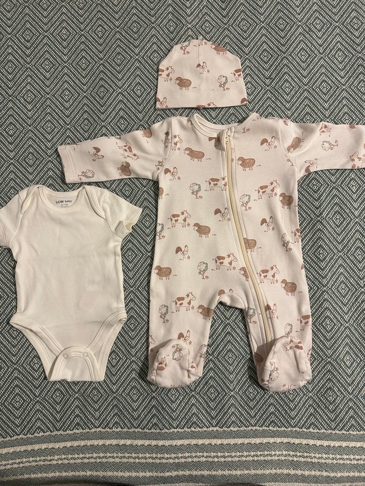 Beyaz Baskılı Bebek Tulumu ve Şapka Seti - Görsel 2