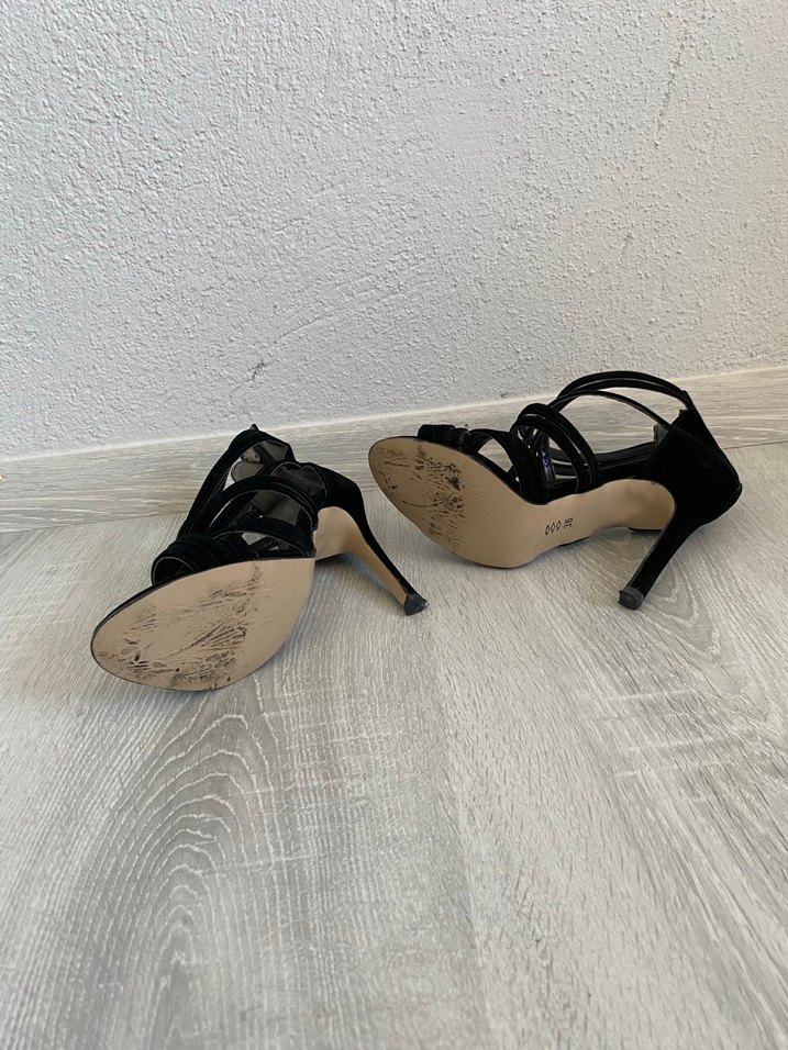 Siyah Bantlı Topuklu Ayakkabı - Görsel 5