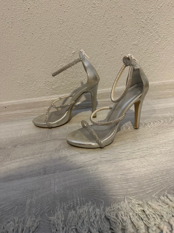 Gümüş Renkli Bantlı Topuklu Ayakkabı - Görsel 5
