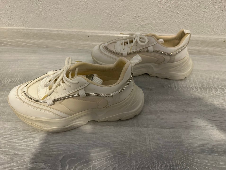 Beyaz Bağcıklı Kadın Dolgu Topuk Spor Ayakkabı - Görsel 5