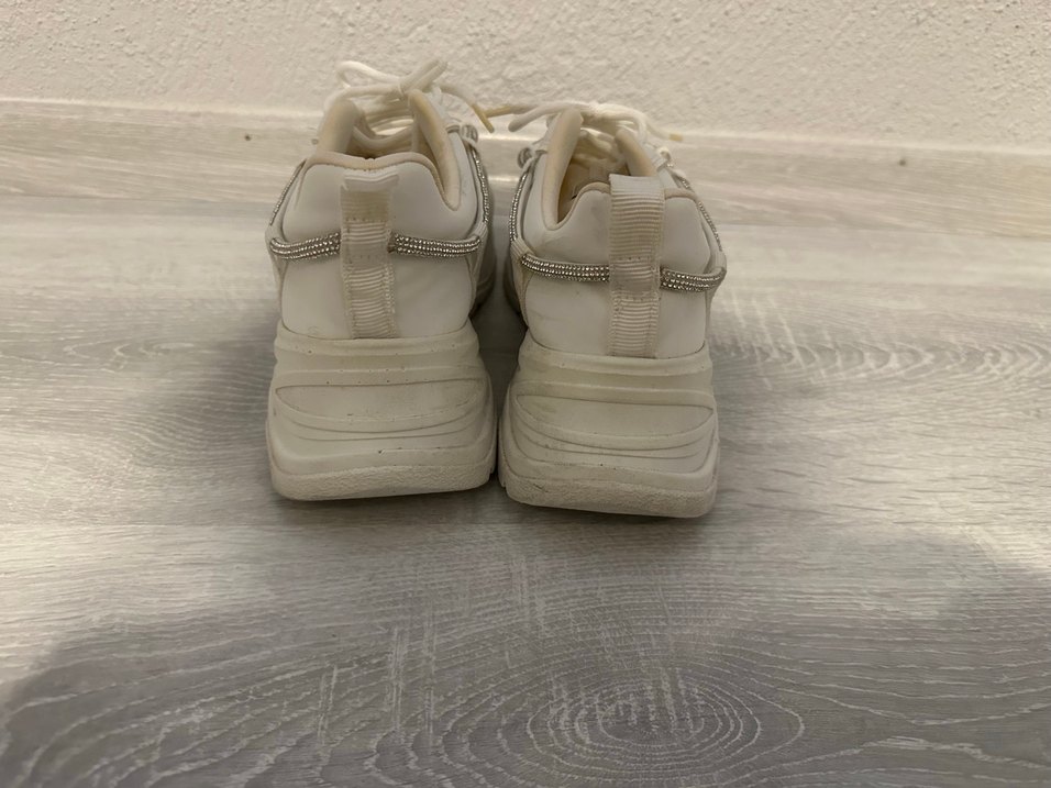 Beyaz Bağcıklı Kadın Dolgu Topuk Spor Ayakkabı - Görsel 4