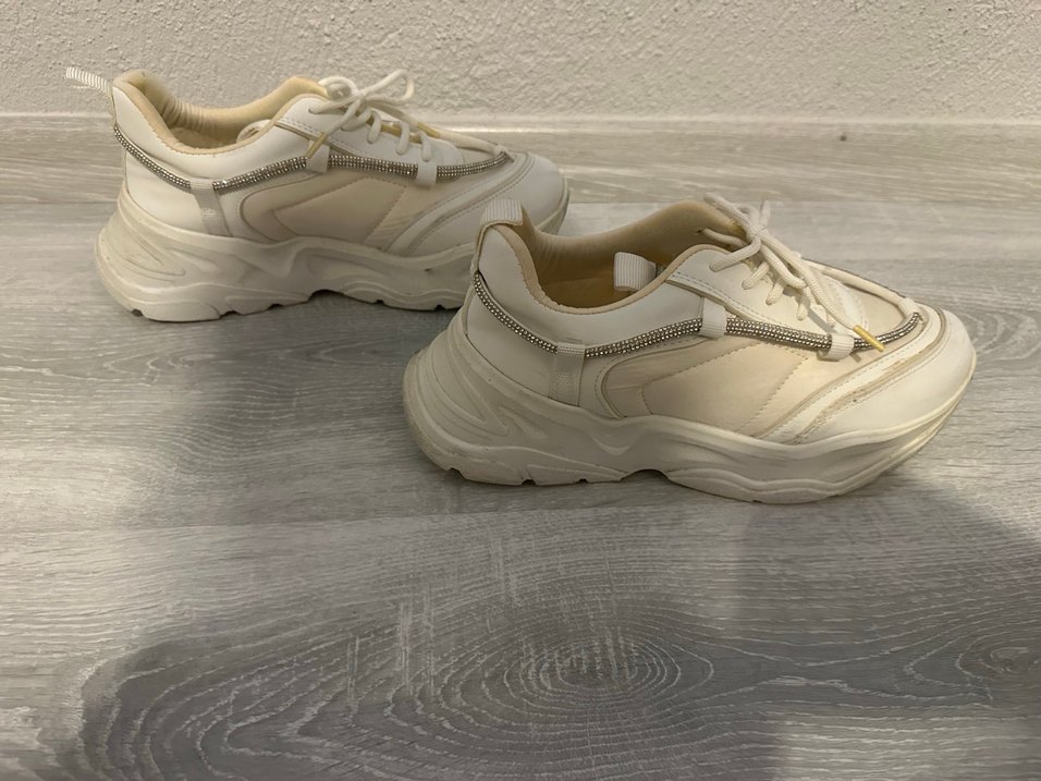 Beyaz Bağcıklı Kadın Dolgu Topuk Spor Ayakkabı - Görsel 3