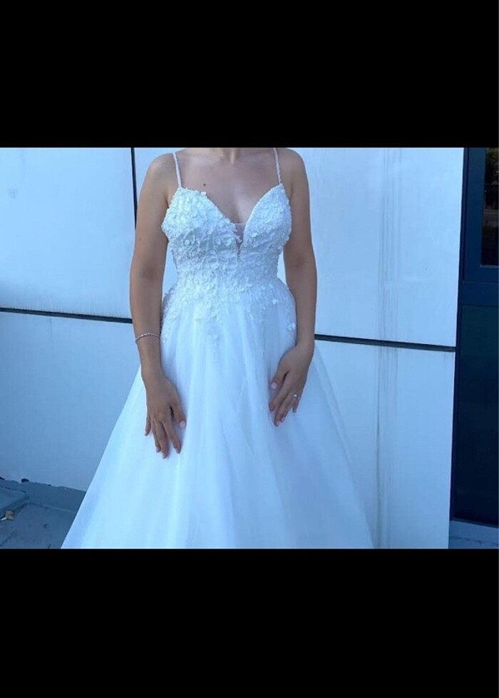 Çiçek işlemeli zarif ip askı gelinlik - Görsel 3