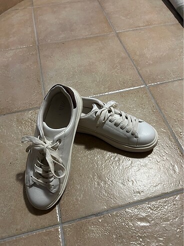 38 Beden Zara beyaz sneaker