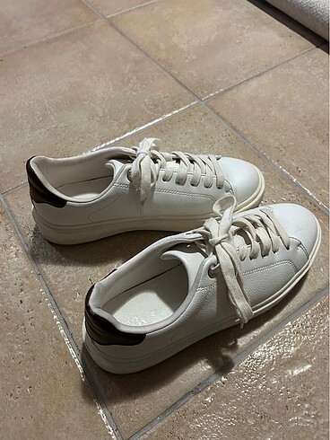 Zara Zara beyaz sneaker