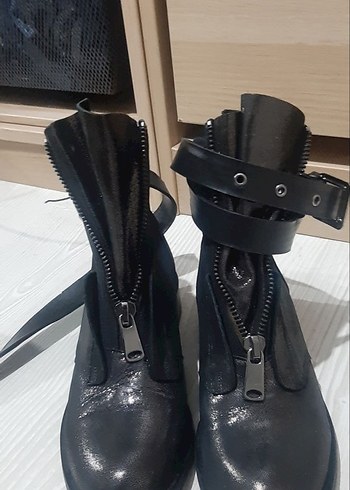 Desa siyah Deri Tokalı Kadın Bot
